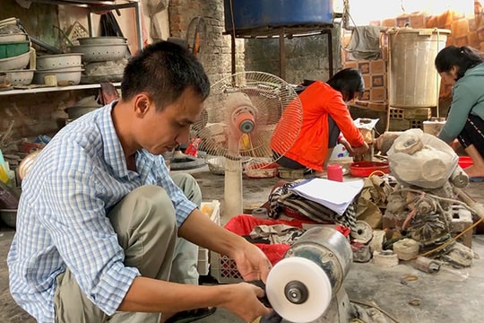 Mỹ nghệ trang sức ở làng Hà Đông